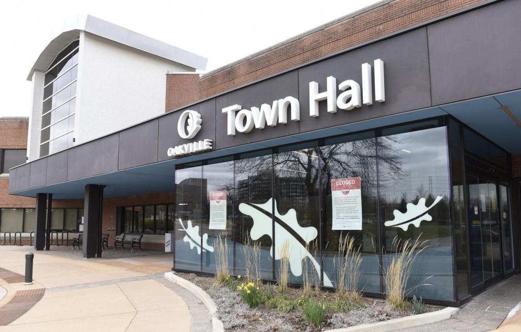 After a fiery special meeting, Oakville council mandates COVID-19 vaccines for municipal&nbsp;workers